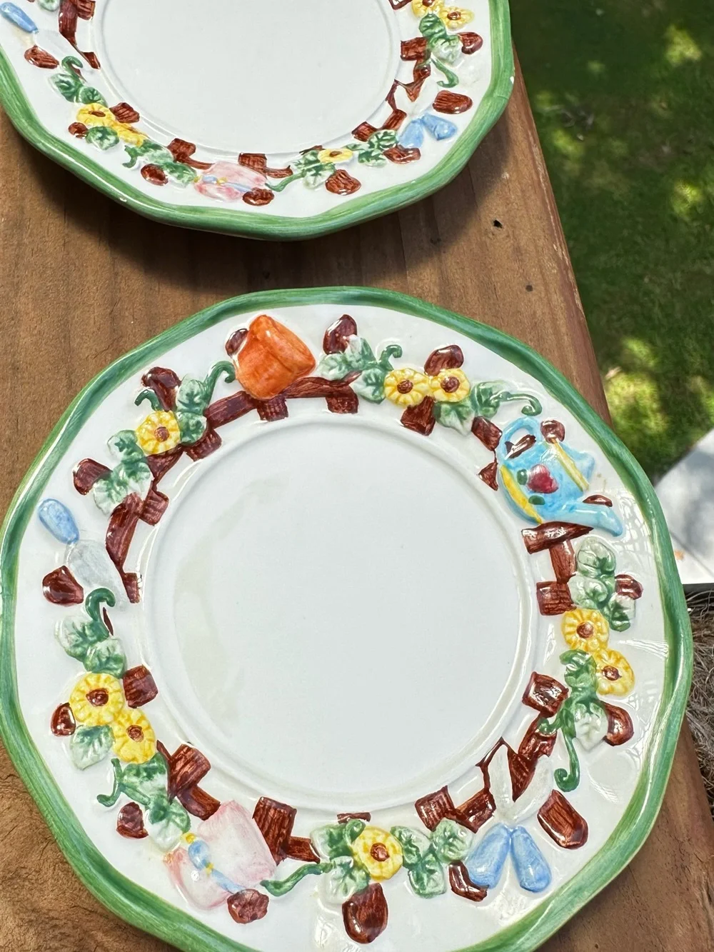 Collectors Dream Hand-Painted 4 pc Set Floral Garden Accent Plate - Green Trim